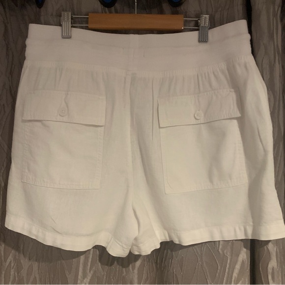 White drawstring, pull on linen shorts by Falls Creek, size L - Picture 2 of 6